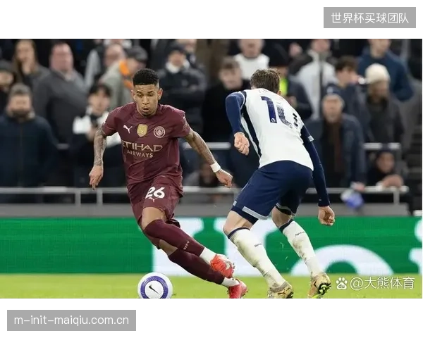 哈兰德凭借禁区统治力蝉联英超金靴,其无解的跑位和射术成为曼城进攻端关键变量。 哈兰德凭借禁区统治力蝉联英超金靴,其无解的跑位和射术成为曼城进攻端关键变量。